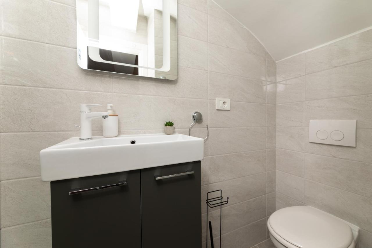 Apartments Neptun Baška Eksteriør billede